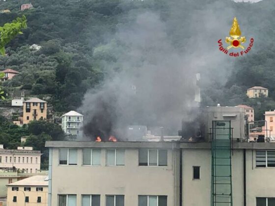 Principio incendio nel tetto palazzina, sul posto i VVF