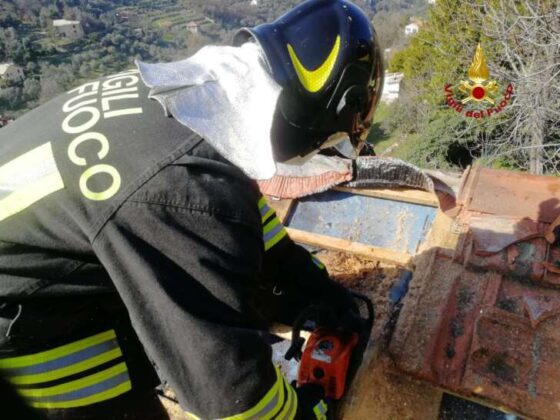 A fuoco villetta a Camogli: fiamme spente, casa inagibile