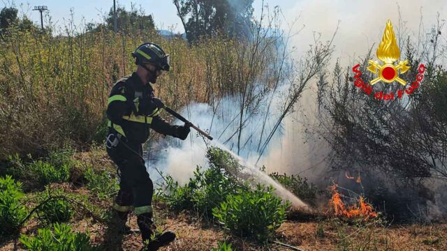 Incendio sul Monte Bignone nell'entroterra di Alassio