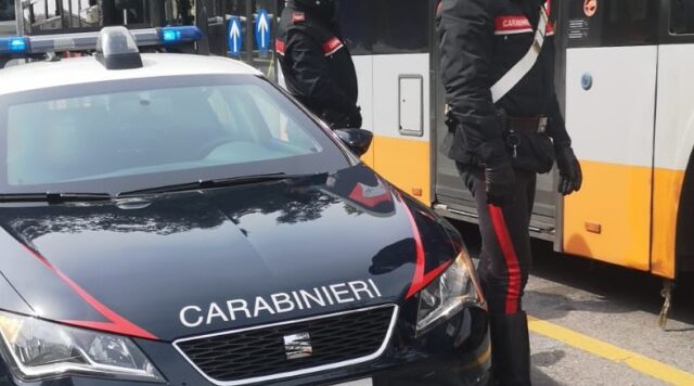 Marassi, nordafricano molesta e minaccia passeggeri sul bus: intervento carabinieri