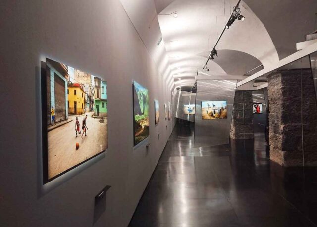 Children: a Genova la mostra di Steve McCurry