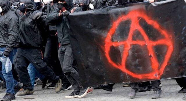 Protesta anarchica a Genova per le condizioni dei detenuti in carcere
