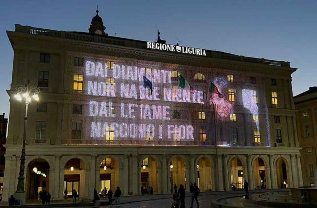 Maxischermo Regione Liguria: l’illuminazione per Fabrizio De André