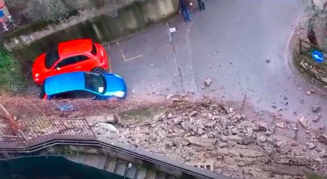 S. Fruttuoso, crollato muraglione scala esterna a scuola d'Albertis