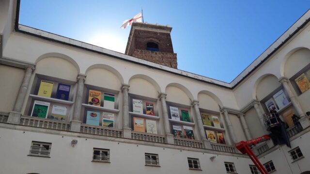 Orlando's Library: Installazione di Daniela Comani al Palazzo Ducale