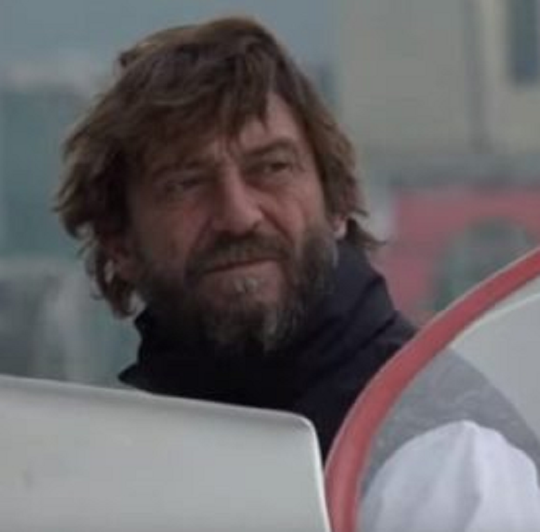 Giovanni Soldini è un navigatore italiano, specializzato in navigazioni oceaniche in solitario e in equipaggio. 