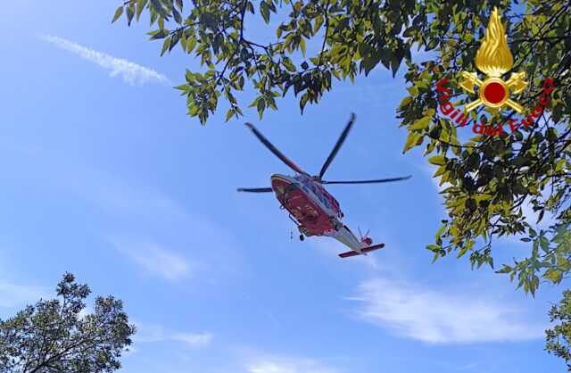 Monterosso: giovane cade sugli scogli e viene soccorso dai Vigili del Fuoco