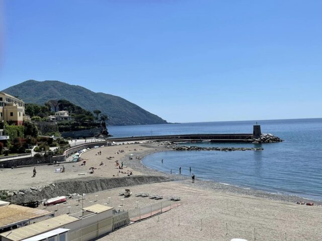 Recco, verso l’estate: finito ripascimento arenile delle spiagge