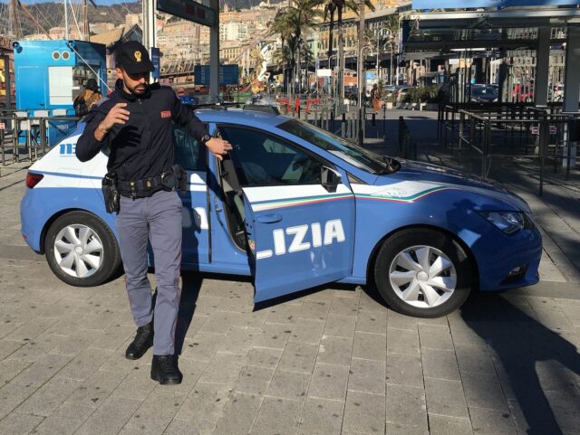 Rapine in centro a Genova: la polizia arresta 11 giovani stranieri