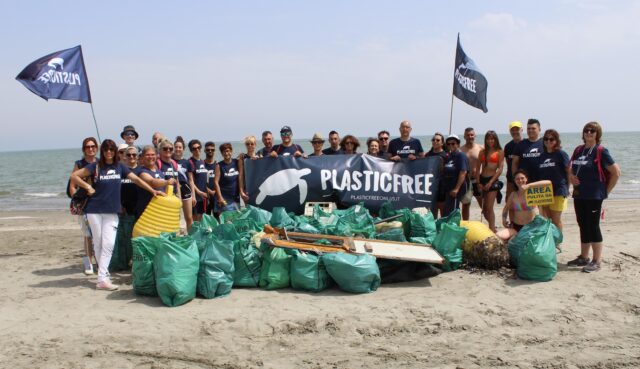 I volontari Plastic Free hanno pulito la Liguria da un totale di 19,5 tonnellate tra plastica e rifiuti