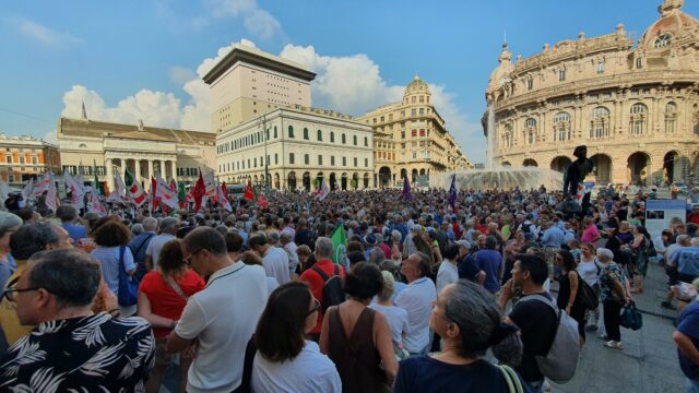 Manifestazione in piazza De Ferrari a Genova: Liguria. Diritto al Futuro