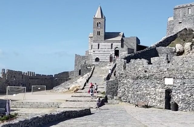 Tragedia a Portovenere: uomo cade da un muretto e muore