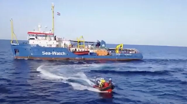 La Sea Watch 5 arrivata alla Spezia con 156 migranti a bordo