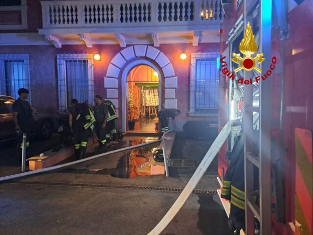 Incendio in una casa di via Rubens: fiamme spente dai VVF