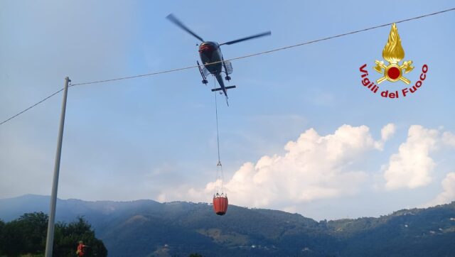 Incendio sopra Voltri: Vigili del Fuoco in azione da ieri pomeriggio