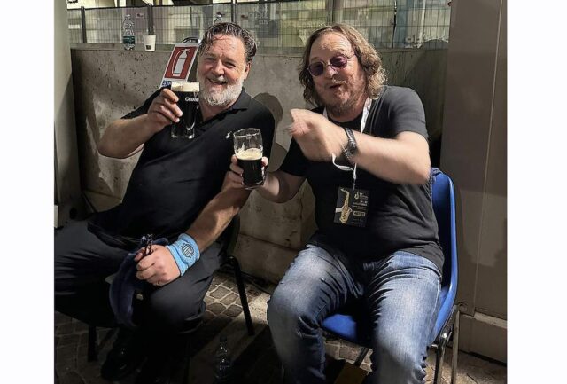 Salute a tutti da Russell Crowe & Zucchero