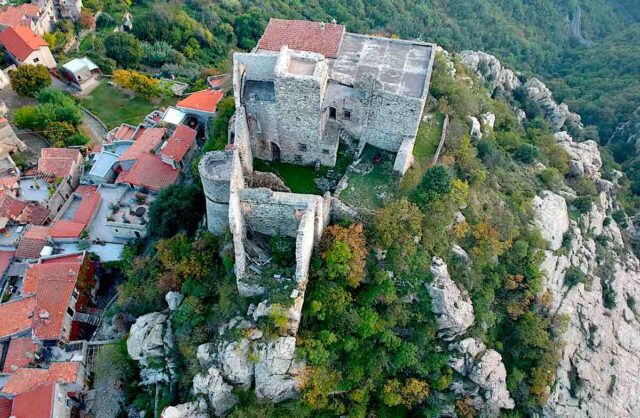 La caccia al tesoro a Castelvecchio di Rocca Barbena