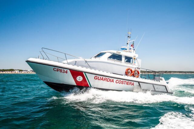 Santo Stefano al Mare, barca a vela soccorsa dalla Guardia Costiera