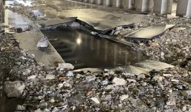 Esplode tubo acqua: strade allagate tra corso Torino e corso Sardegna