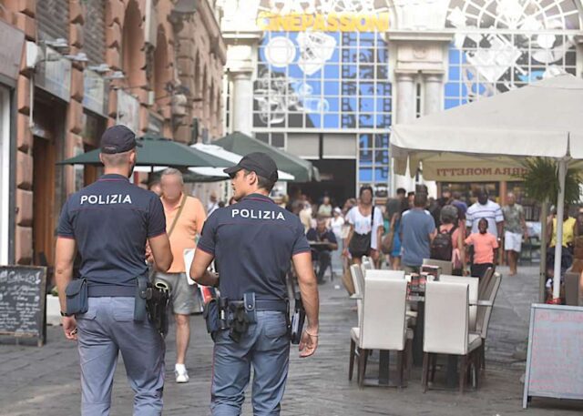 Coppia denunciata per ricettazione in centro storico di Genova