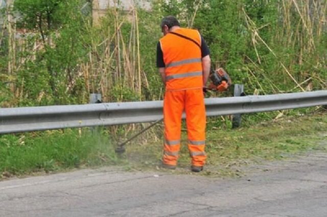 Recco, interventi di sfalcio lungo le strade carrabili cittadine.