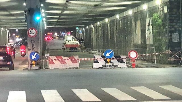 Tubo esploso a Genova, tunnel ancora chiuso lato Levante