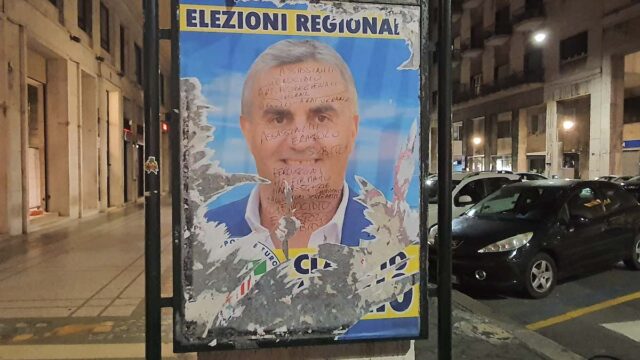 Imbrattati in centro a Genova anche i manifesti di Claudio Muzio