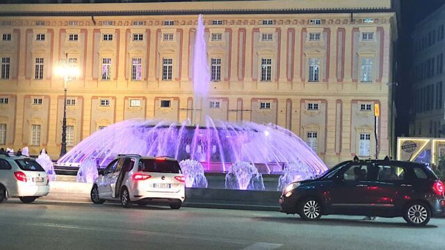 Oggi è la Giornata Mondiale dell'Alzheimer: fontana de Ferrari in viola