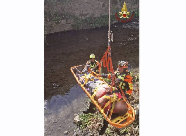 Soccorso VVF Spezia per uomo caduto nel canale Lagora