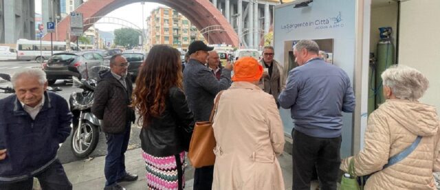 Recco, inaugurata la casetta dell'acqua in piazza Matteotti