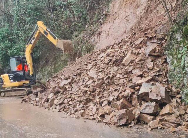 Nuova frana lungo la SP 8 in Provincia della Spezia