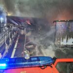 A26, scontro tra tir: mezzo prende fuoco, tre feriti