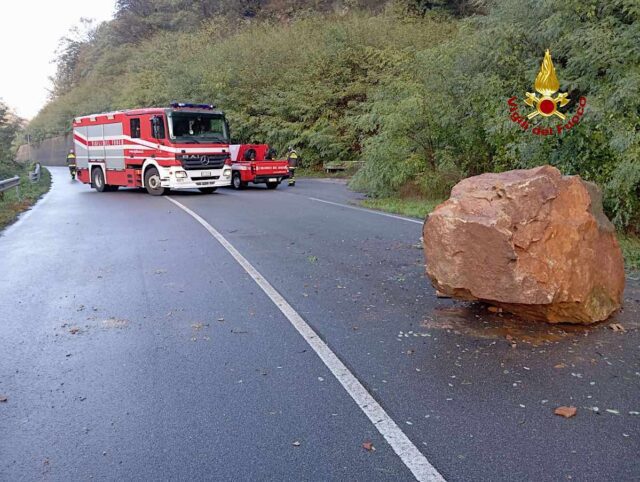 Savona, interventi senza sosta dei vigili del fuoco per il maltempo: oltre 50 operazioni effettuate