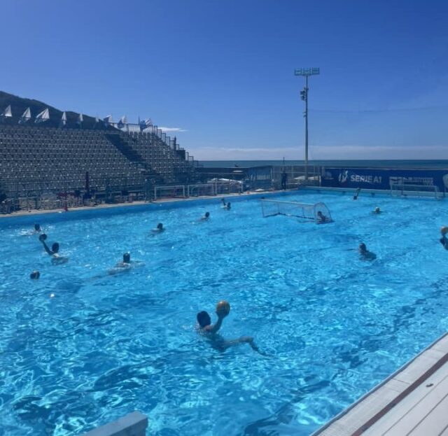 Il Comune di Recco cerca il gestore per la piscina comunale