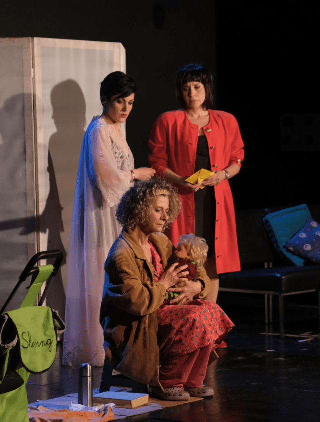 Venerdì 29 novembre al Teatro Garage “Invisibili”, della Compagnia Le Camelie, la storia di tre donne emarginate