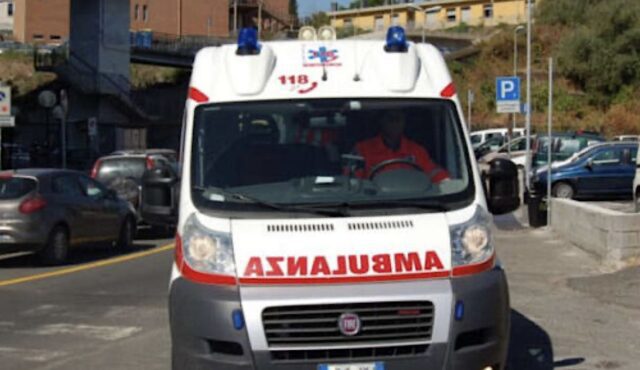 Voltri, furgone investe lavoratore: in codice giallo al Pronto soccorso