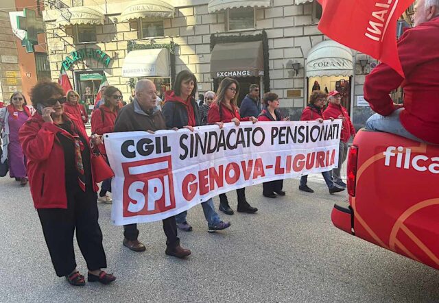 Pensionati in corteo contro la legge di bilancio: Usati come bancomat