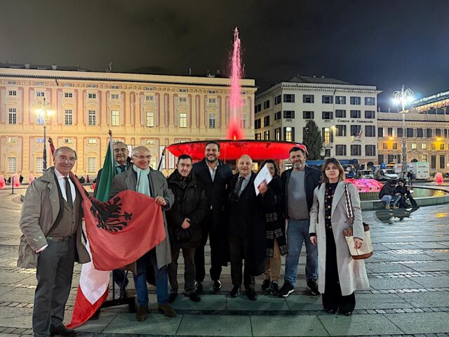 La fontana di De Ferrari si tinge di rosso per l'Albania