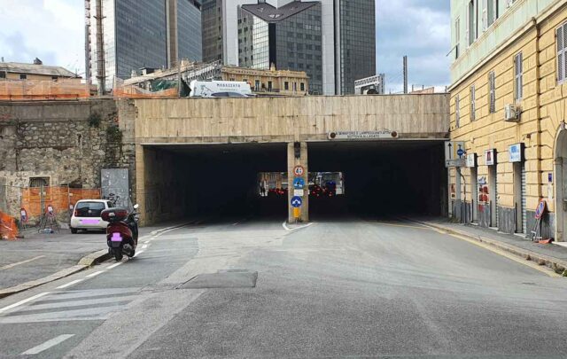 Lavori metro via Archimede, chiusura alternata per fornici