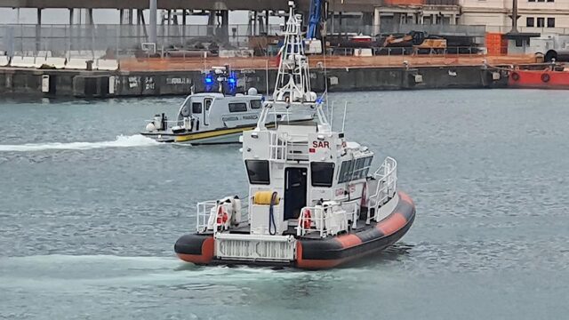 Marittimo cade a bordo di una nave nel porto di Genova