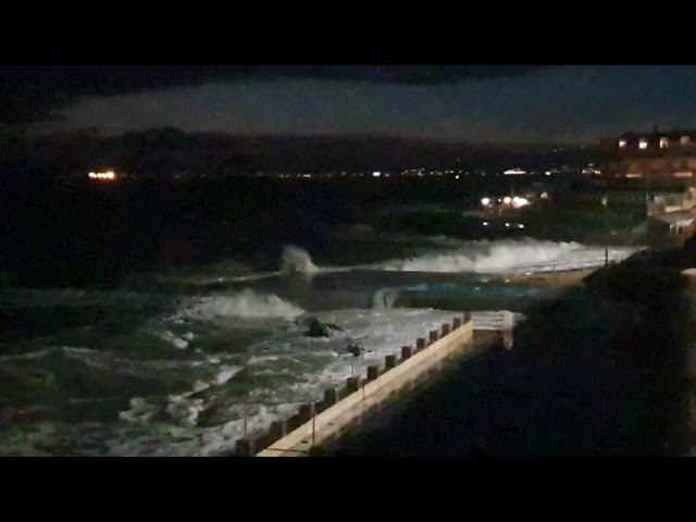 Vento Di Libeccio Su Genova Mareggiate Intense Video