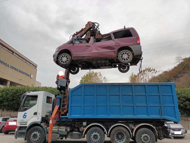 Genova, rimossi altri 7 veicoli abbandonati