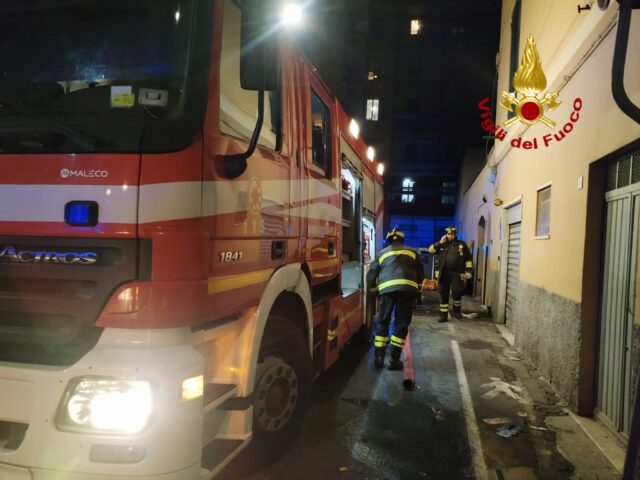 Incendio a Cornigliano, fiamme spente dai Vigili del fuoco