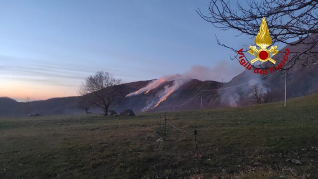 Doppio intervento per incendi boschivi dei Vigili del fuoco