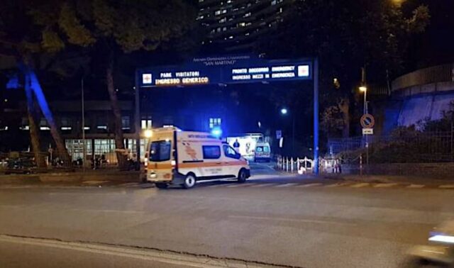 Albaro, incidente nella notte: ciclista finisce al San Martino