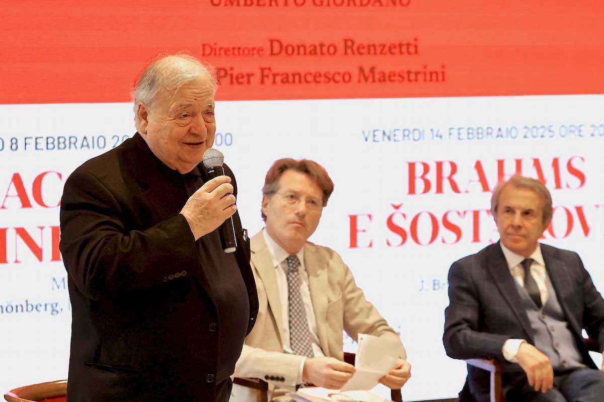 Il Maestro Donato Renzetti al Teatro Carlo Felice (Foto Marcello Orselli)