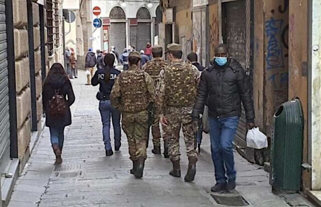 La Polizia effettua un servizio anticrimine nel Centro Storico