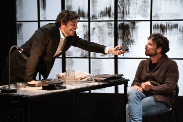 Al Teatro Nazionale di Genova arrivano i primi due spettacoli "L’uomo più crudele del mondo" (con Lino Guanciale e Francesco Montanari) e "Pirandello