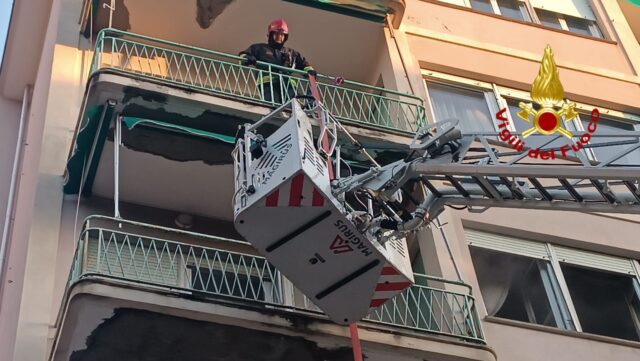 Via Vassallo, principio d’incendio in abitazione: l’intervento dei VVF